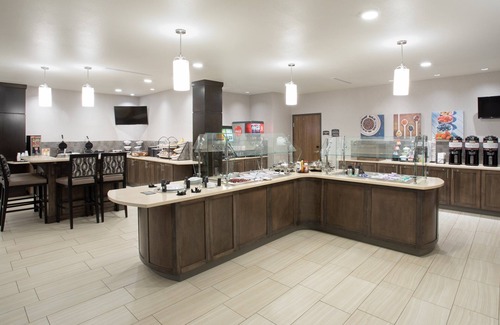 Rapid City Apartment | King Suite with Pool, Hot Tub & Free Breakfast for Travelers