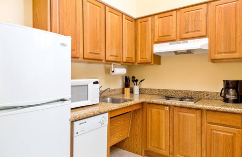 McAllen Condo | King Suite with Pool, Breakfast & Hot Tub for Business Travelers