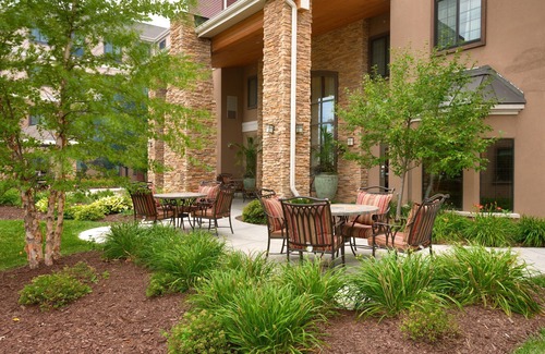 Omaha Condo | King Suite with Pool and Free Breakfast for Business Travelers