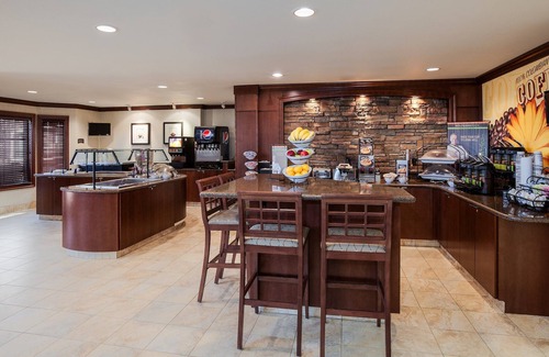 Biggs Field Condo | King Suite with Pool Access & Daily Breakfast Included