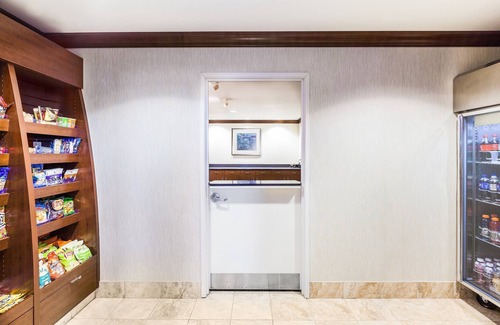 Biggs Field Condo | King Suite with Pool Access & Daily Breakfast Included