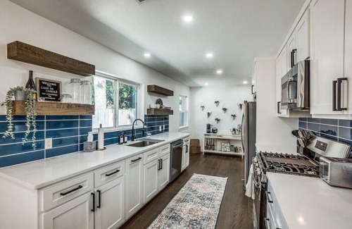 Dallas House | King Suite with Game Room - Perfect for Family Fun!
