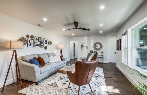 Dallas House | King Suite with Game Room - Perfect for Family Fun!