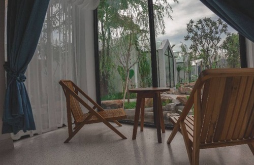 Kampot House | Cozy King Suite with Garden View - Family Friendly Stay