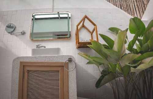 Kampot House | Cozy King Suite with Garden View - Family Friendly Stay