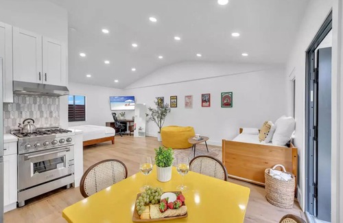 Flagler Village Apartment | Ultimate King Suite at Freedom House in Fort Lauderdale