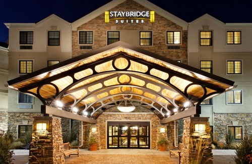 Rochester Condo | King Suite in Rochester with Free Breakfast & Pool Access