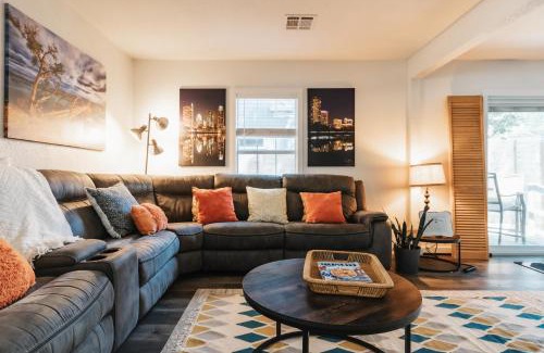 East Cesar Chavez House | King Suite Retreat -Steps from Football & Perfect for Holiday Stays
