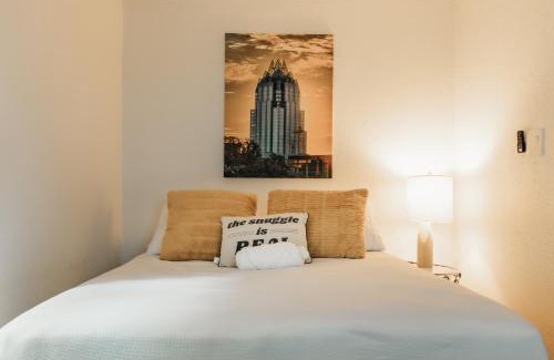 East Cesar Chavez House | King Suite Retreat -Steps from Football & Perfect for Holiday Stays