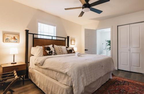 East Cesar Chavez House | King Suite Retreat -Steps from Football & Perfect for Holiday Stays