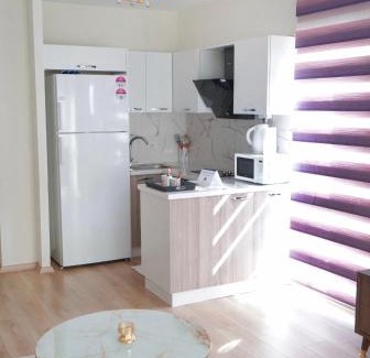 Esenyurt Apartment | Convenient 1-Bedroom Retreat with Free WiFi & Parking