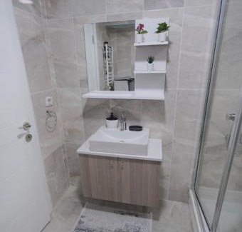 Esenyurt Apartment | Convenient 1-Bedroom Retreat with Free WiFi & Parking