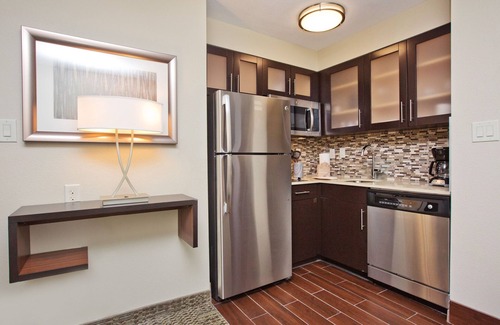 Sweetbriar Condo | King Suite with Breakfast & Pool Near Downtown Austin