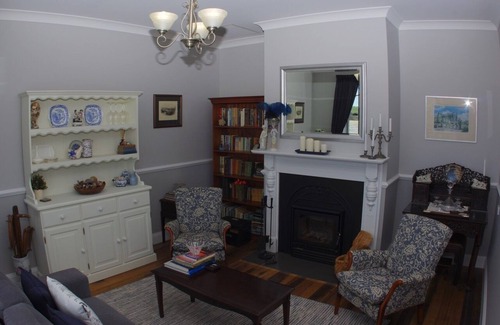 Circular Head Council Bed & Breakfast | Bay View King Suite with Breakfast - Rated 10/10 by Guests