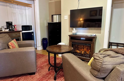 Westcliffe Hotel | King Suite with Large Bathroom