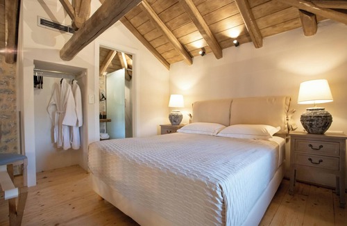 Karavostasi Hotel | King Suite with Panoramic Sea View | Akrolithi Guesthouse