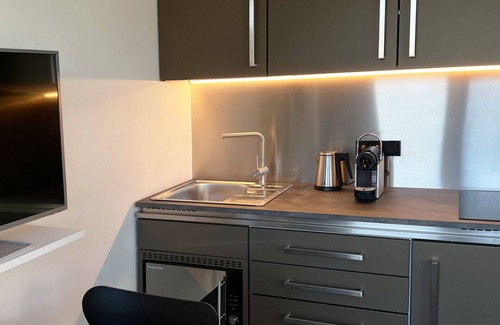 Unterrath Hotel | Premium King Triple Superior Apartment | 10/10 Guest Rated