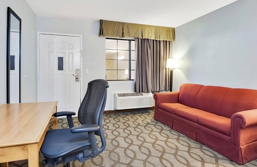 Ingleside Hotel | King Unit w/Free Breakfast + Pool Near Nature Preserve