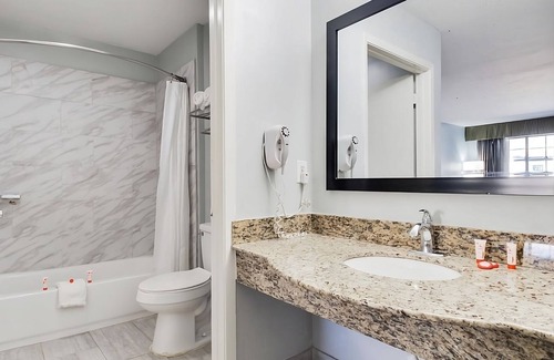 Ingleside Hotel | King Unit w/Free Breakfast + Pool Near Nature Preserve