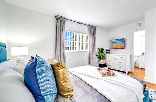 Survey Creek Apartment | King Water View - Family-Friendly Retreat at Palm Wave