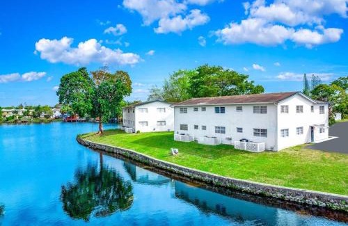 Survey Creek Apartment | King Water View - Family-Friendly Retreat at Palm Wave