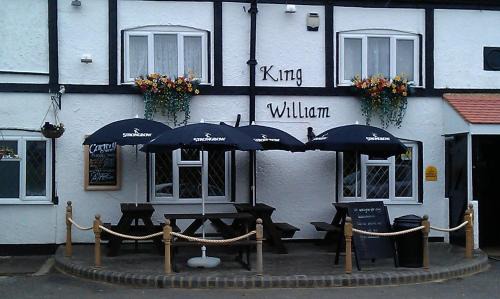 Cockernhoe Hotel | Pet-Friendly Retreat at King William with Hot Tub & Dining