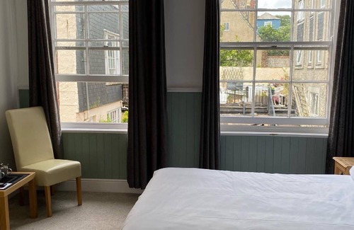 Totnes Hotel | King William IV: 4-Star Stay with Restaurant & Family-Friendly Perks