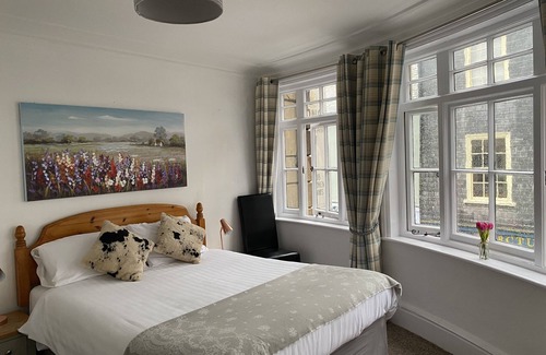 Totnes Hotel | King William IV: 4-Star Stay with Restaurant & Family-Friendly Perks