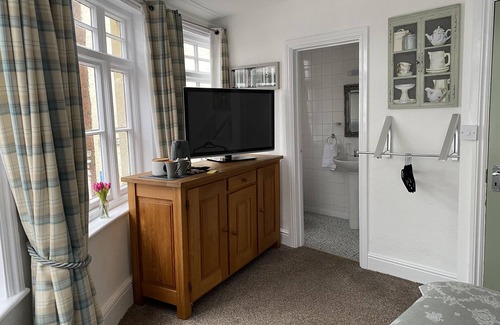 Totnes Hotel | King William IV: 4-Star Stay with Restaurant & Family-Friendly Perks