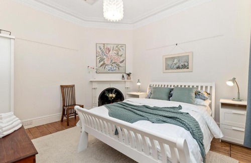 East Fremantle House | King44 - A Family-Friendly 4-Star Escape Awaits You