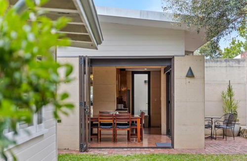 East Fremantle House | King44 - A Family-Friendly 4-Star Escape Awaits You