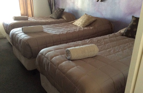 Kingaroy Hotel | Comfortable Kingaroy Country Motel with Pool & Breakfast
