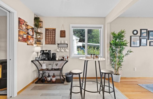 Port Angeles House | Unwind with King Beds, Fast WiFi & Olympic Views