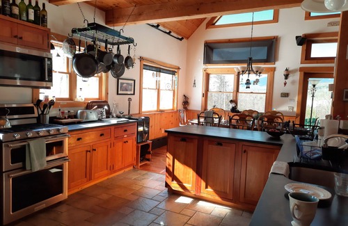 Kingfield House | Indulge at Kingfield Kastle: Top-Rated Getaway Near Sugarloaf