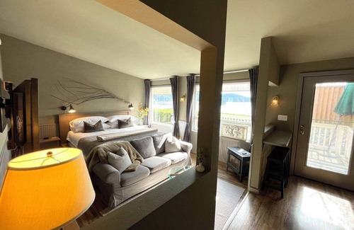 West Sound Hotel | Discover Kingfish at West Sound: Rated 9.6 with Spa & Dining