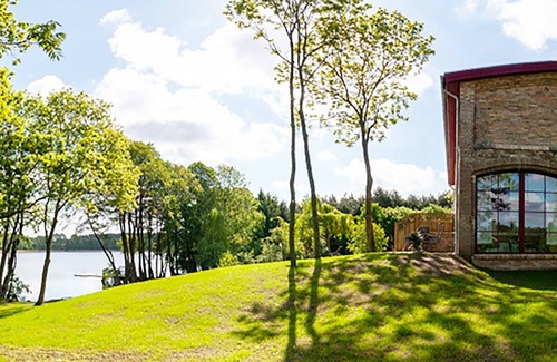 Muritz Apartment | Enchanting Kingfisher Barn with Oceanfront Views
