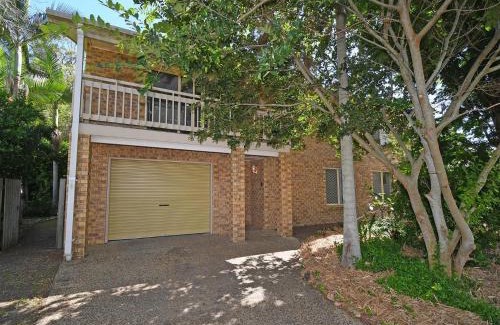 Toogoom House | Family-Friendly Kingfisher by the Sea: Pet Welcome Here!