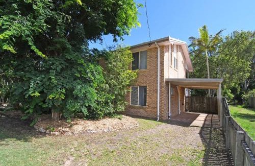 Toogoom House | Family-Friendly Kingfisher by the Sea: Pet Welcome Here!