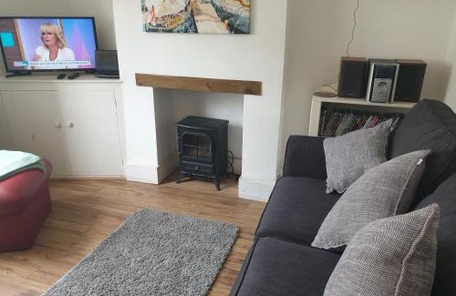 Worthing House | Pet-Friendly Kingfisher Cottage with High Guest Ratings