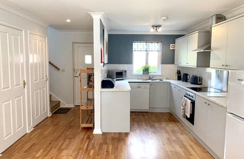 Falmouth House | Pet-Friendly Kingfisher Cottage: Walk to the Beach!
