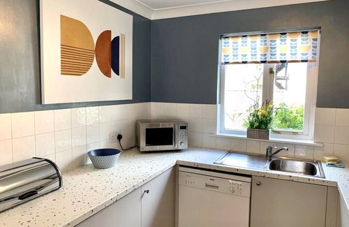 Falmouth House | Pet-Friendly Kingfisher Cottage: Walk to the Beach!