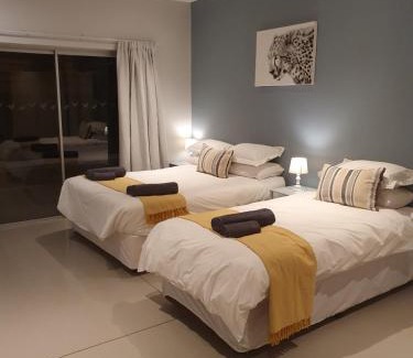 Thorny Bush Game Reserve House | Experience Kingfisher Creek Cottage: Rated 9.7/10 & Family-Friendly
