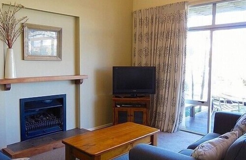 Okere Falls Cottage | Kingfisher - Hamurana Holiday Home