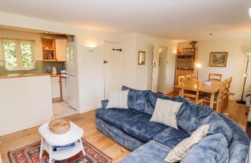 Cirencester House | Discover Kingfisher House: Your Perfect Getaway Awaits