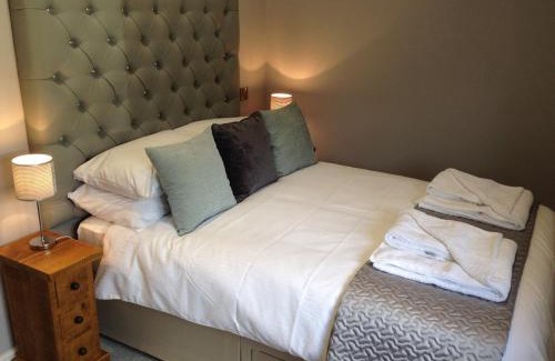 Grindleford Bridge House | Oceanfront Kingfisher Lodge: Pet-Friendly with Top Ratings