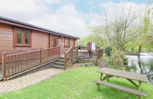 Badwell Ash House | Experience Comfort at Kingfisher Lodge - 4 Star Retreat