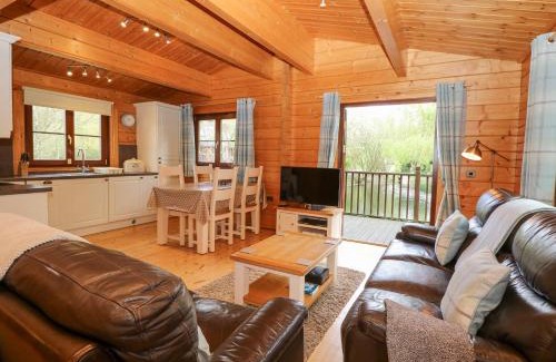 Badwell Ash House | Experience Comfort at Kingfisher Lodge - 4 Star Retreat