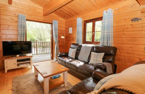 Badwell Ash House | Experience Comfort at Kingfisher Lodge - 4 Star Retreat
