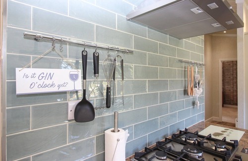 Ryther Apartment | Top-Rated Kingfisher Lodge with Hot Tub & Spa Amenities