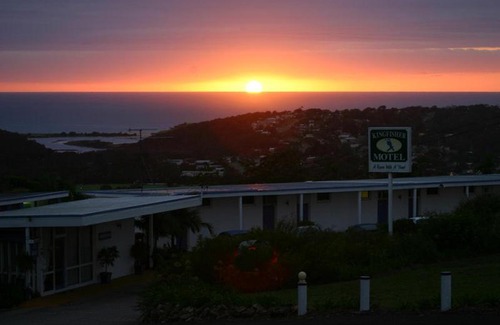 Merimbula Hotel | Adults Only Kingfisher Motel: Poolside Paradise Awaits